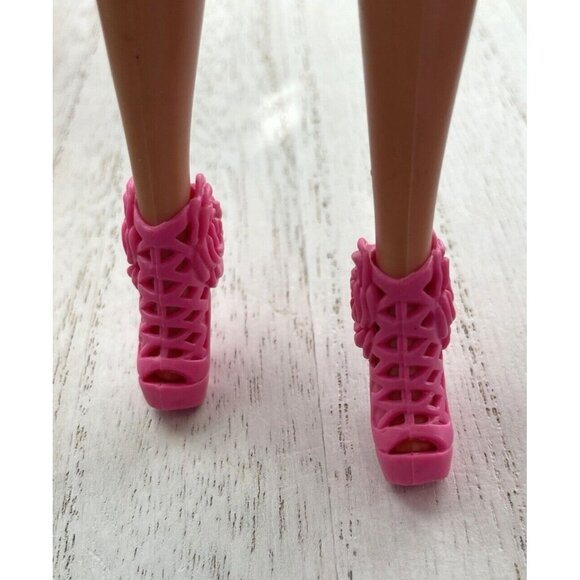 Barbie Doll Shoes Pink Strappy High Heels Roses Arched Feet - Picture 5 of 7
